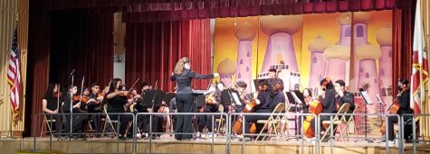 Mrs. Tu leads the Advanced Orchestra during Spring Concert 2023.